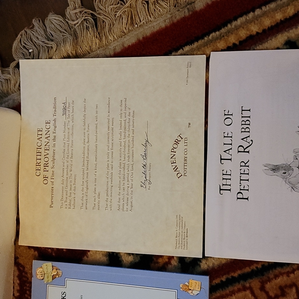 Peter Rabbit 3D Plate with Book - Picture 6 of 8